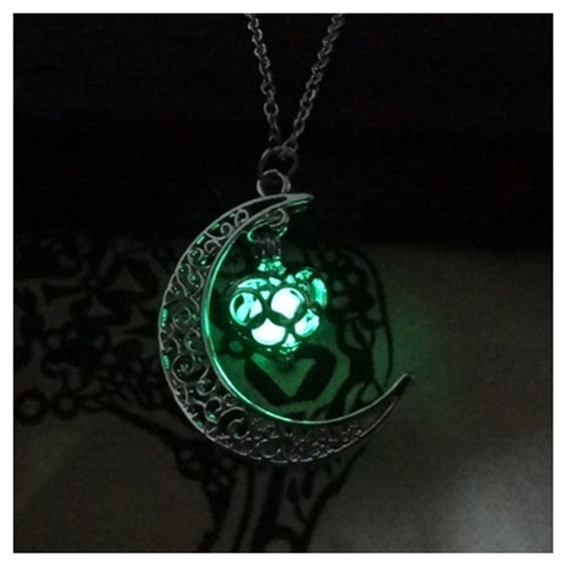 Ivoja Glowing Aura Pendant Necklace – Silver-Plated Luminous Chain