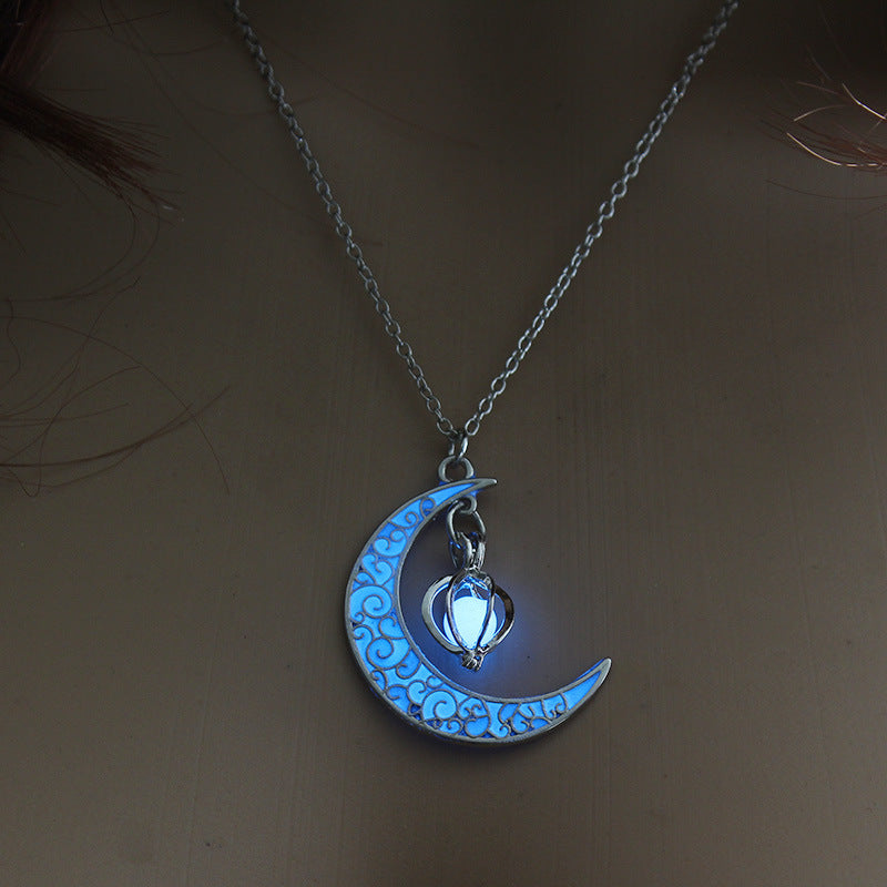 Ivoja Glowing Aura Pendant Necklace – Silver-Plated Luminous Chain 