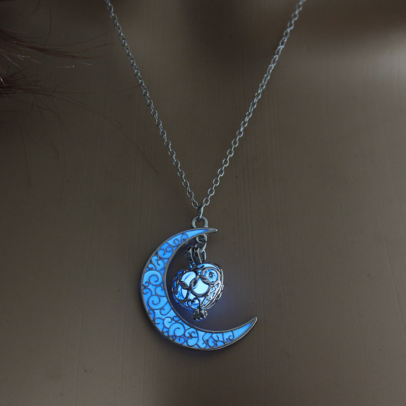 Ivoja Glowing Aura Pendant Necklace – Silver-Plated Luminous Chain 
