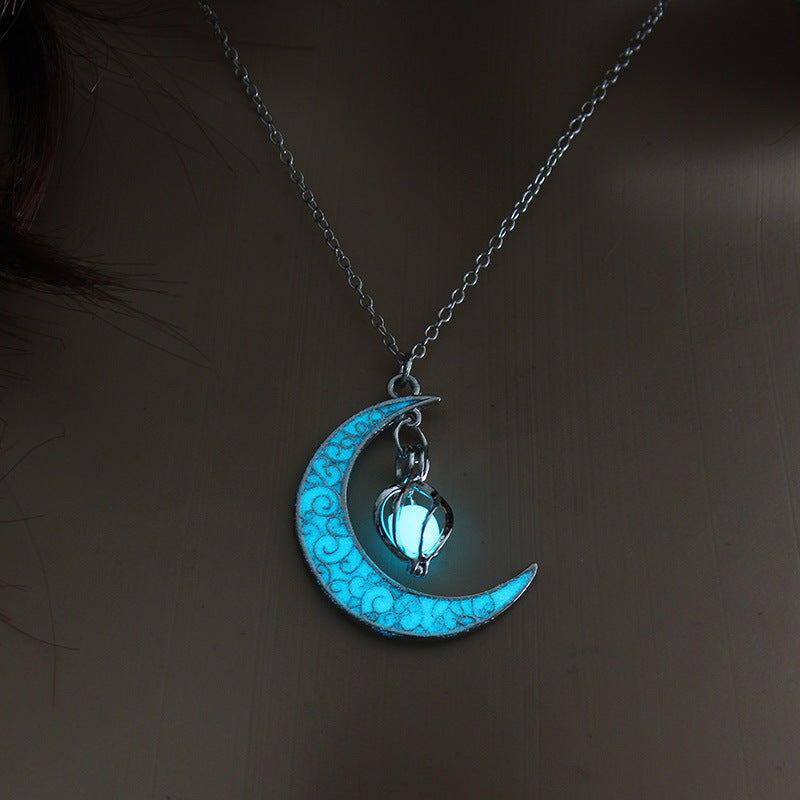 Ivoja Glowing Aura Pendant Necklace – Silver-Plated Luminous Chain 