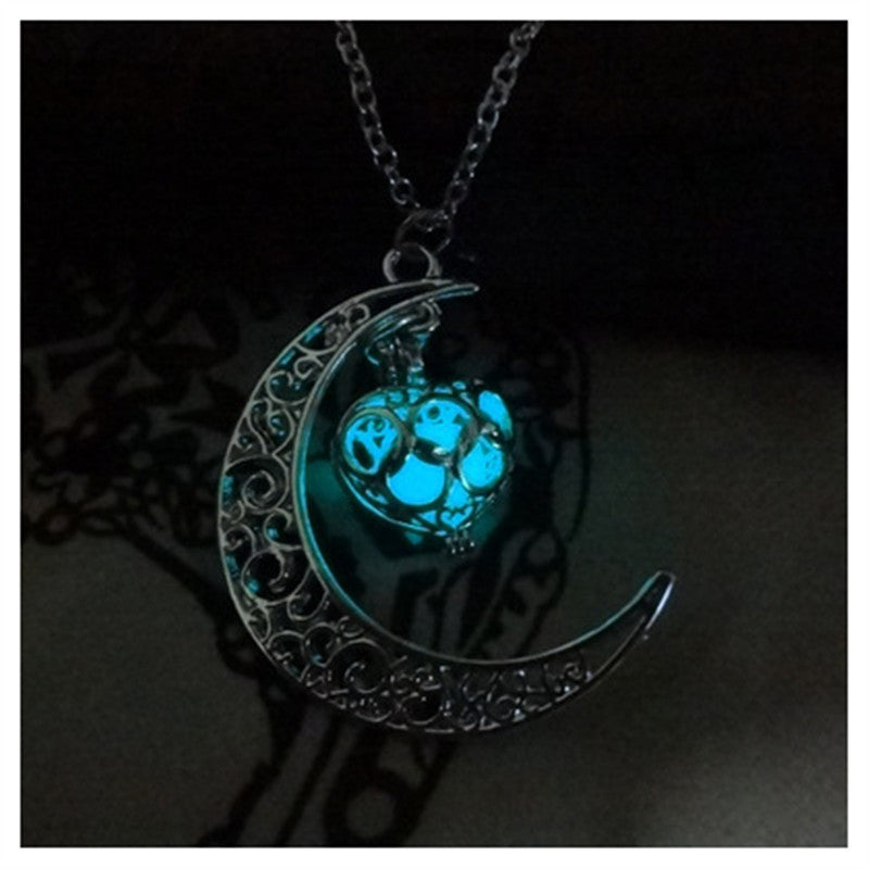 Ivoja Glowing Aura Pendant Necklace – Silver-Plated Luminous Chain 