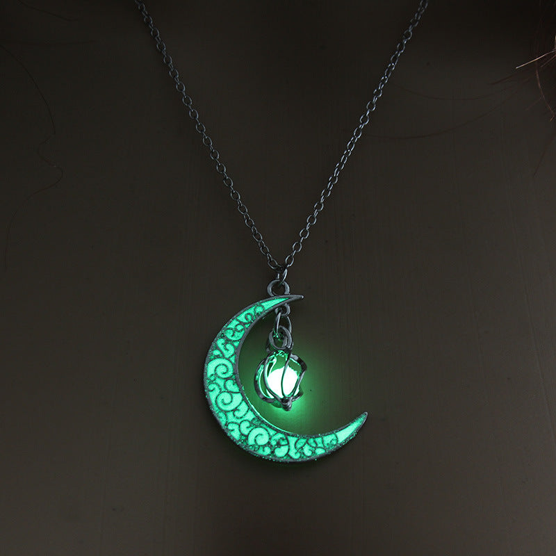 Ivoja Glowing Aura Pendant Necklace – Silver-Plated Luminous Chain 