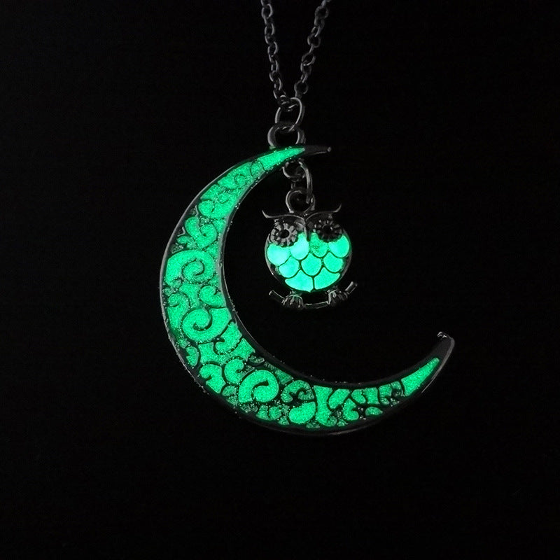 Ivoja Glowing Aura Pendant Necklace – Silver-Plated Luminous Chain 
