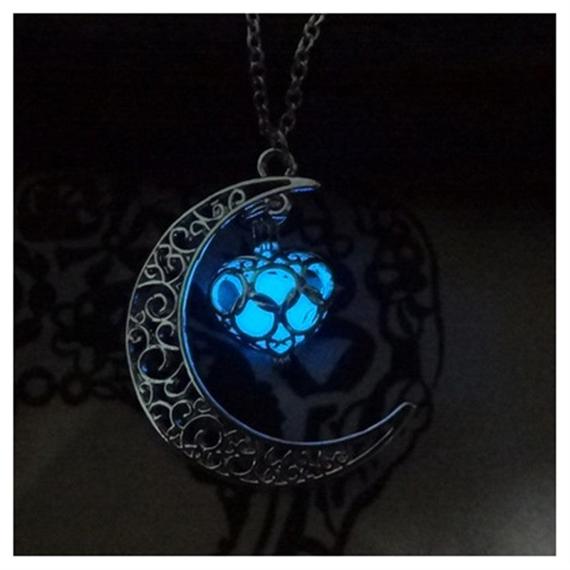 Ivoja Glowing Aura Pendant Necklace – Silver-Plated Luminous Chain 