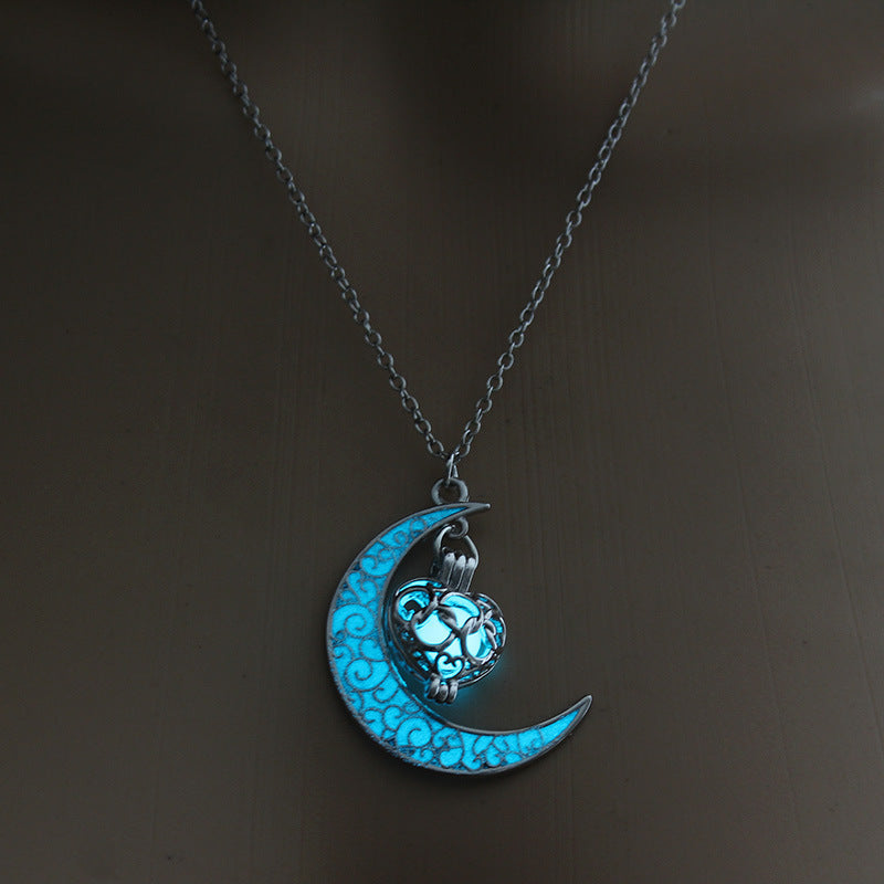 Ivoja Glowing Aura Pendant Necklace – Silver-Plated Luminous Chain 