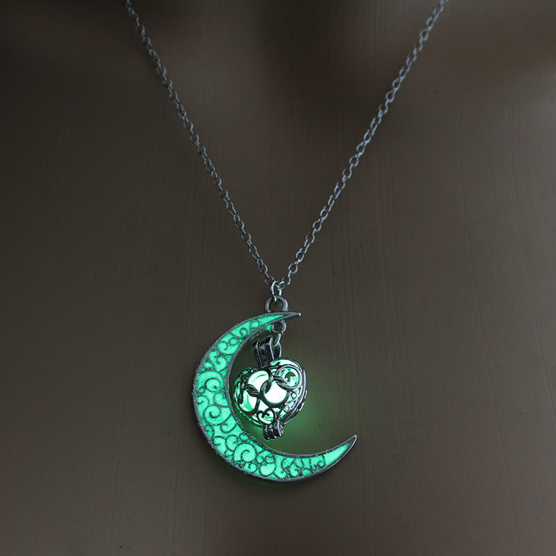 Ivoja Glowing Aura Pendant Necklace – Silver-Plated Luminous Chain 